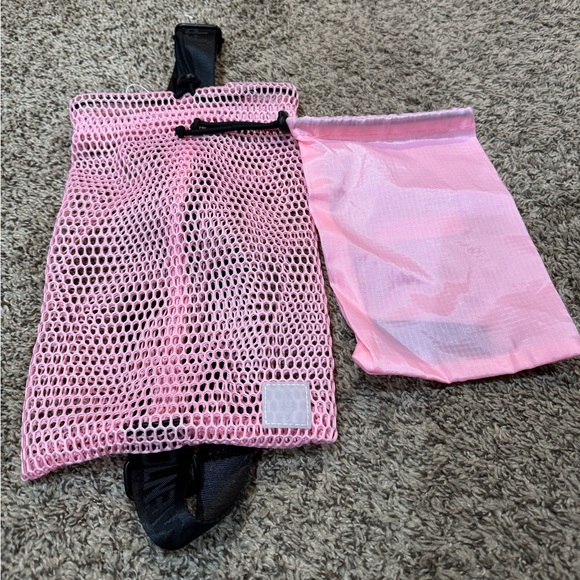 NWOT FP Movement Mini Mesh Sling Bag - Picture 2 of 5
